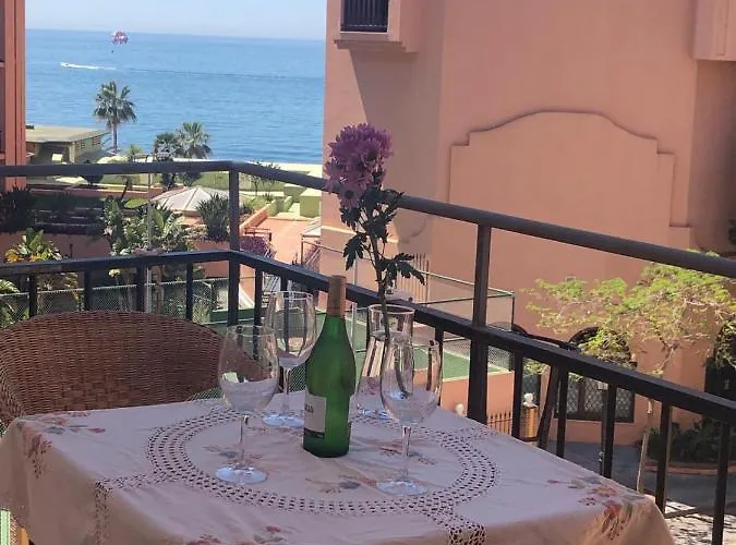 Calle El Fuerte 아파트